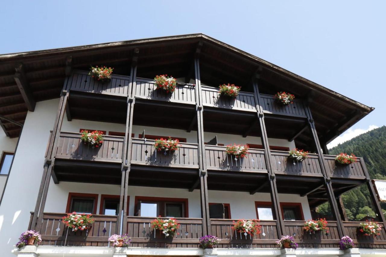 Hotel La Palu Pinzolo Ngoại thất bức ảnh