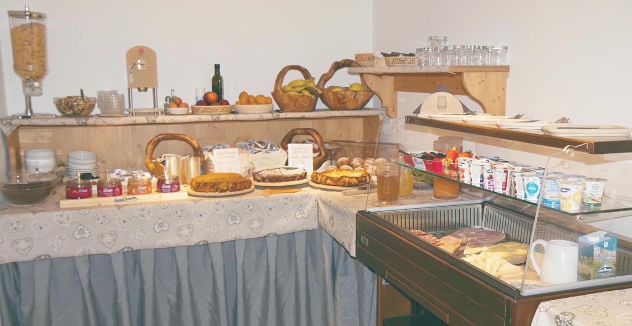 Hotel La Palu Pinzolo Ngoại thất bức ảnh